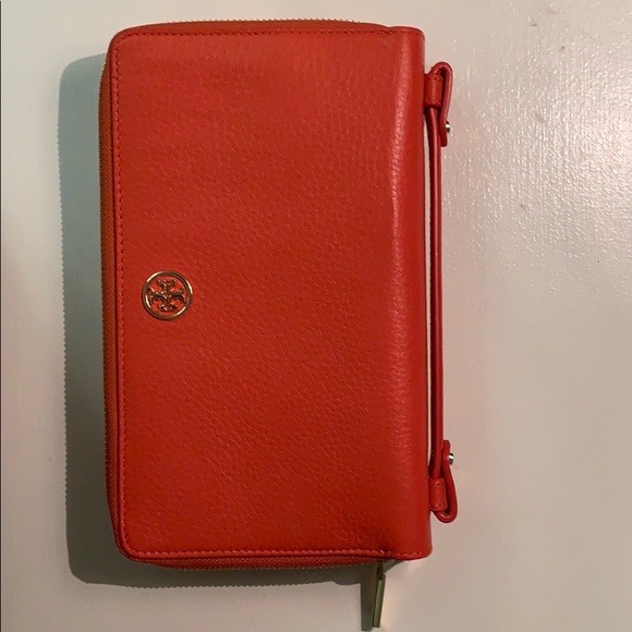 Tory Burch Poppy Clutch Wallet. - Picture 2 of 6